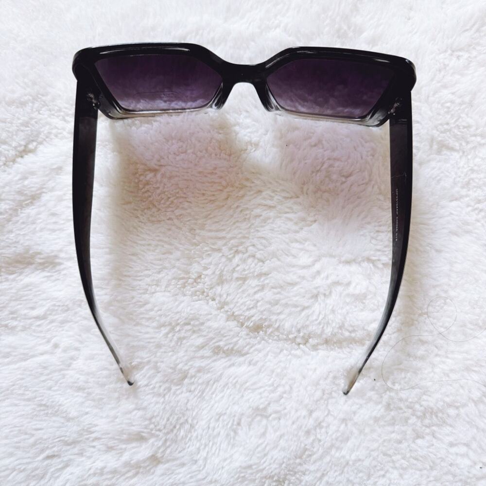 Junia Clear Black Oversized Sunglasses - Picture 6 of 10